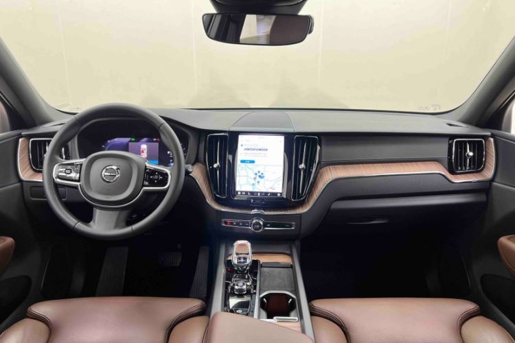 Used Volvo XC60 2023 B5 4x4 Smart Luxury Edition