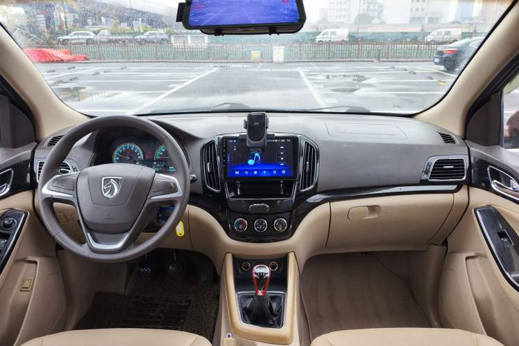 Used Baojun 730 2014 1.5L manual Comfort ESP version 7 seats
