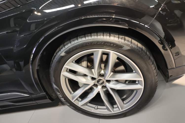 Used Audi Q7 2024 55 TFSI quattro S line Sport model
