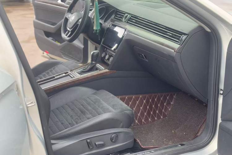 Used Volkswagen Magotan 2017 330TSI DSG Luxury Model
