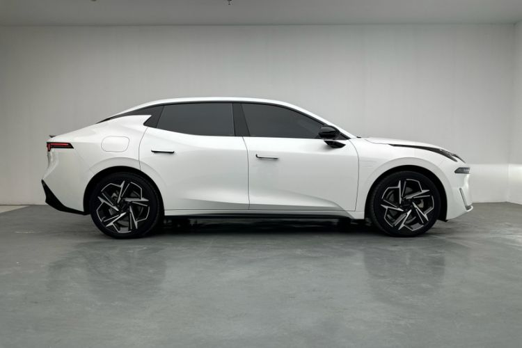 Used Lynk & Co 07 2024 EM-P 126 Long-Range Halo
