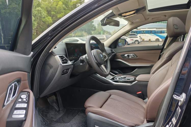 Used BMW i3 2024 eDrive 35 L
