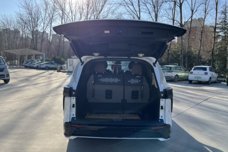 Used Toyota Granvia 2023 2.5L Hybrid Prestige PLUS Edition
