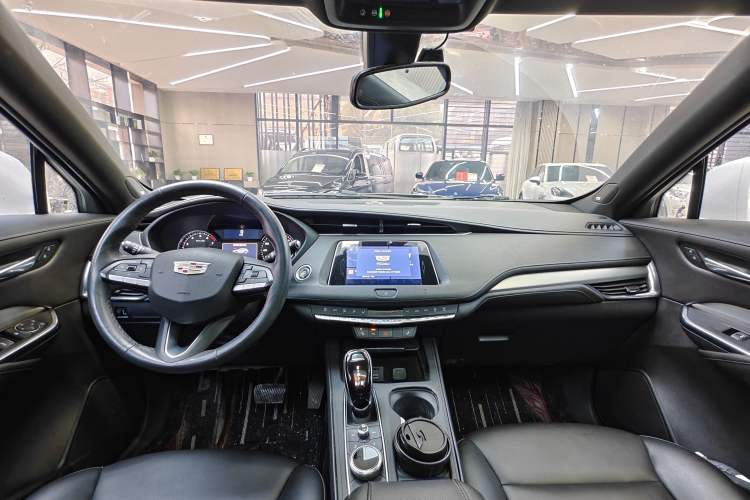 Used Cadillac XT4 2021 28T Two-Wheel Drive Leading Version
