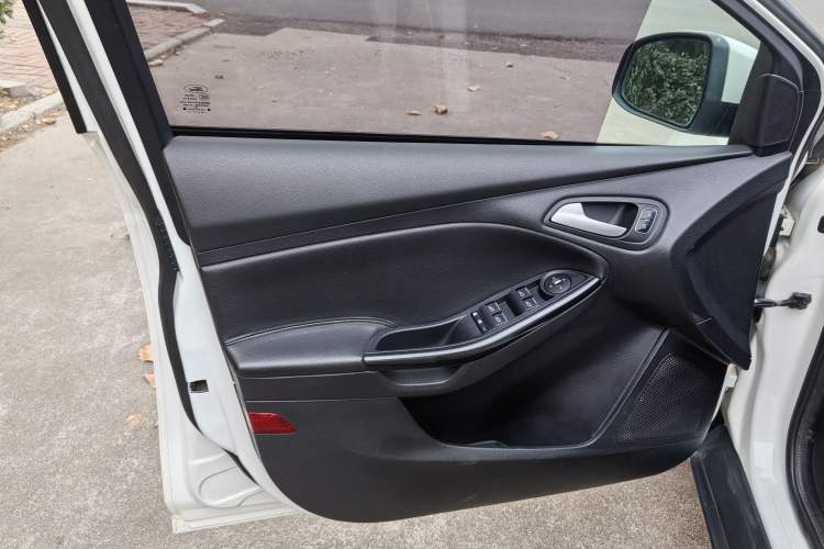 Used Ford Focus 2017 Sedan EcoBoost 125 Automatic Supreme Style SmartDrive Edition
