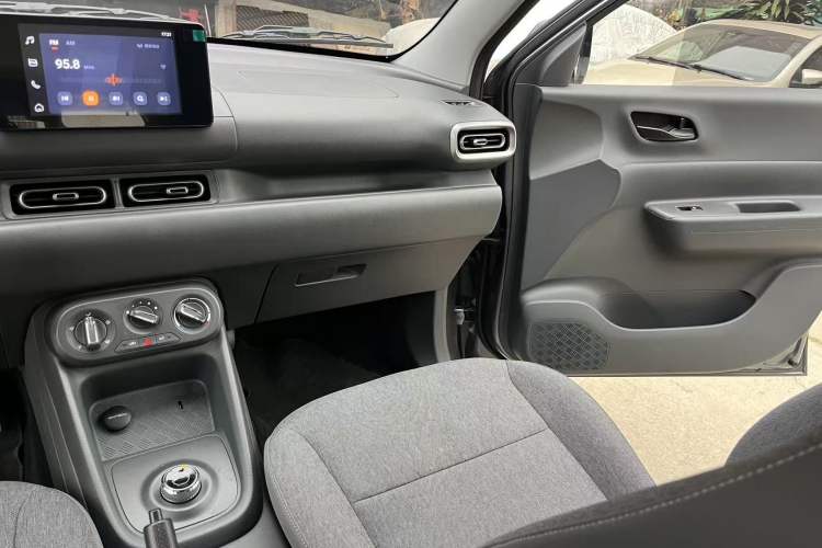 Used Wuling Hongguang New Energy 2024 All-Electric Model 300KM Standard Version
