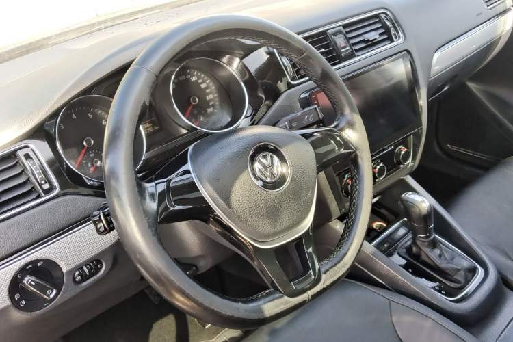 Used Volkswagen Sagitar 2016 230TSI 25th Anniversary Edition
