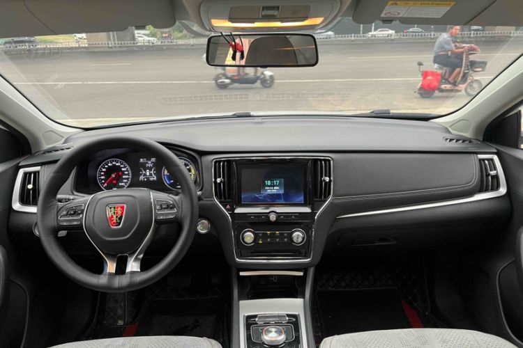 Used Roewe i6 New Energy 2019 PLUS 50T 4G Connected Glory Luxury Edition
