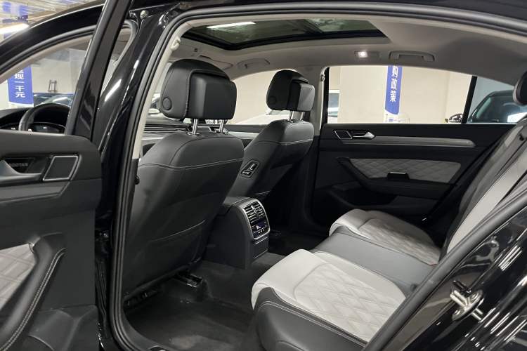 Used Volkswagen Magotan 2023 2 Million Units Limited Edition 280TSI DSG Leading Version
