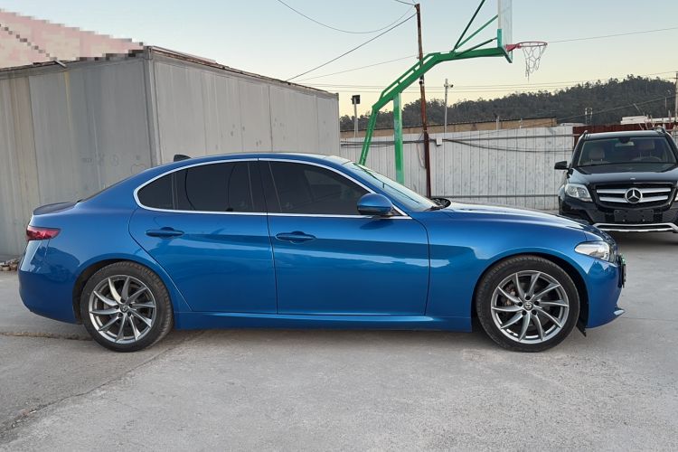 Used Alfa Romeo Giulia 2017 2.0T 200HP Luxury Edition
