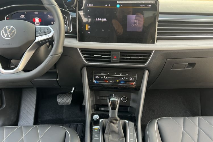 Used Volkswagen Tiguan L 2024 Outstanding Model 300TSI Automatic Two-Wheel Drive Longteng Edition