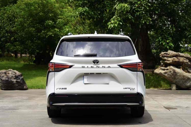 Used Toyota Sienna 2024 2.5L Hybrid Ultimate Edition
