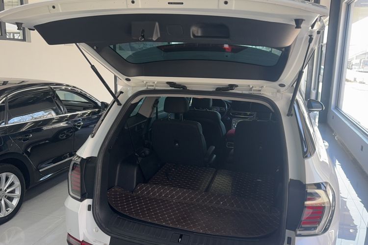 Used Hyundai Santa Fe 2023 Traveler 380T GDi Automatic Two-Wheel Drive GLX Elite Edition