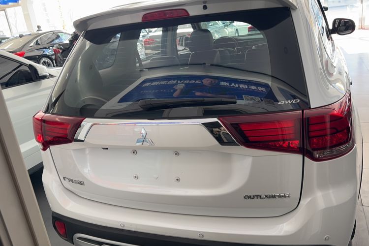 Used Mitsubishi Outlander 2019 2.4L 4x4 Zhi Xiang Edition 5 Seats China VI Standard
