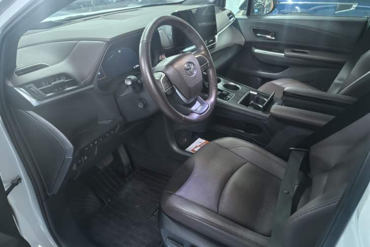 Used Toyota Granvia 2023 2.5L Hybrid Flagship VIP Edition