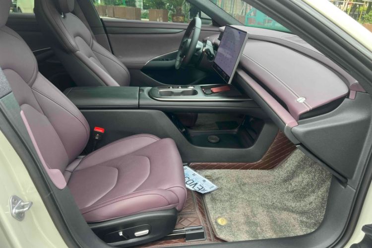 Used  SU7 2024 Rear-Drive Ultra-Long Range Advanced Pro-Level Intelligent Driving Version
