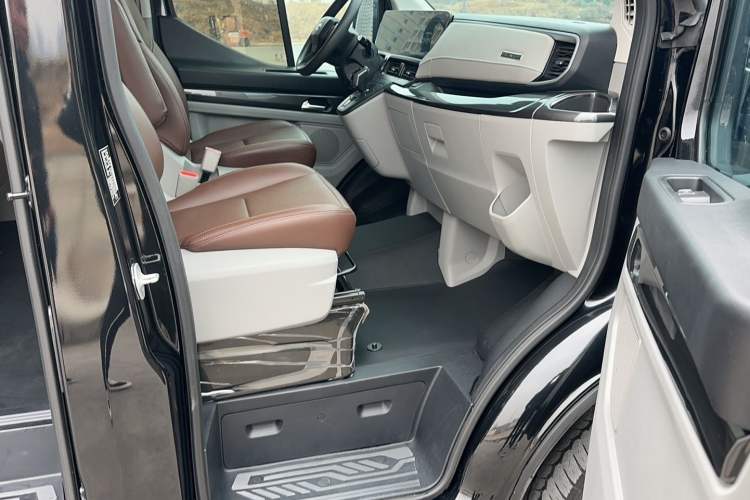 Used Ford Transit T8 2024 T8 2.3T Diesel Automatic Mid-axle Mid-roof 6-Seater Multi-function Version 2/2/2