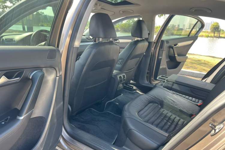 Used Volkswagen Magotan 2013 1.8TSI Premier Model
