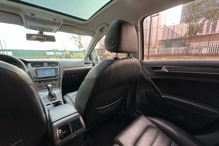 Used Volkswagen Golf 2016 230TSI Automatic Luxury Version
