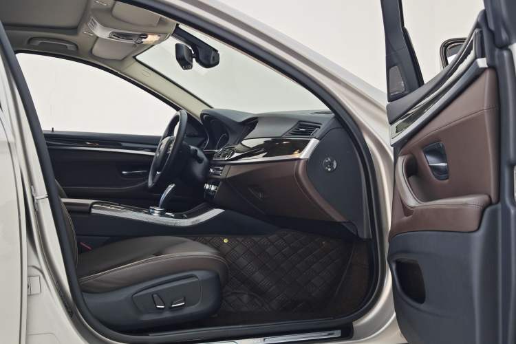 Used BMW 5 Series 2014 525Li Luxury Design Package
