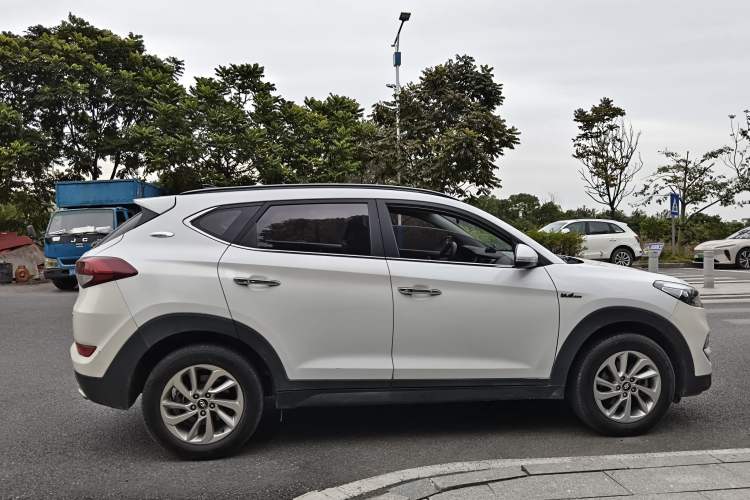 Used Hyundai Tucson 2018 1.6T Dual-Clutch Two-Wheel Drive 15th Anniversary Special Edition
