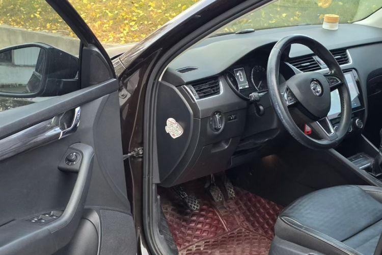 Used Skoda Octavia 2017 1.6L Manual Smart Drive Edition
