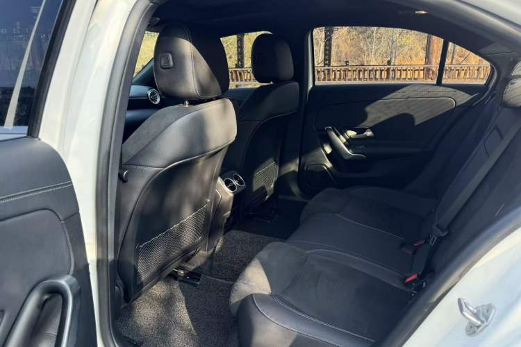 Used Mercedes-Benz A-Class 2022 Second Facelift A 200 L Sport Sedan Fashion Version
