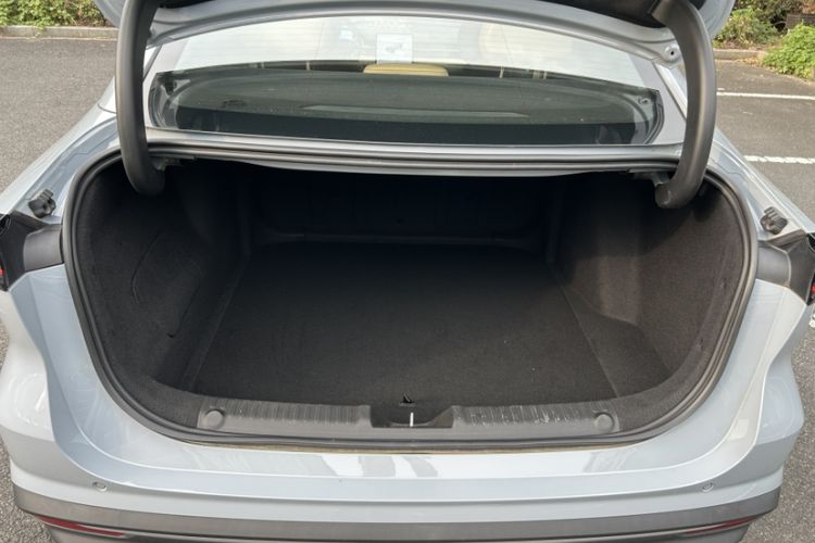 Used  L6 2024 125km PLUS Dragon Edition
