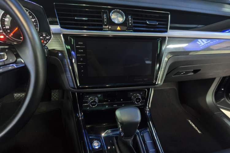 Used Volkswagen Phideon 2018 Revised Version 380TSI Two-Wheel Drive Business Edition
