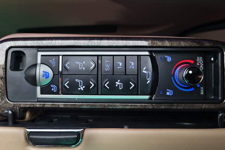 Used Buick GL8 2020 ES Land Cruiser 653T Luxury Edition
