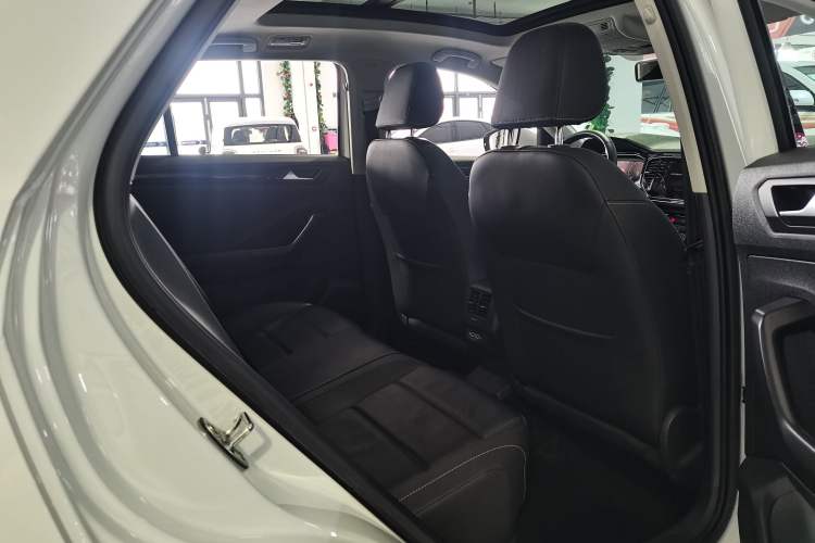 Used Volkswagen T-ROC 2022 280TSI DSG Two-Wheel Drive Comfort PLUS
