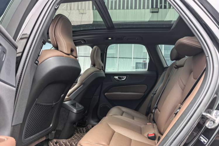 Used Volvo XC60 2025 B5 4x4 Smart Luxury Edition