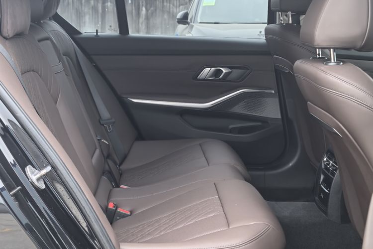 Used BMW i3 2023 eDrive 40 L Midnight Edition
