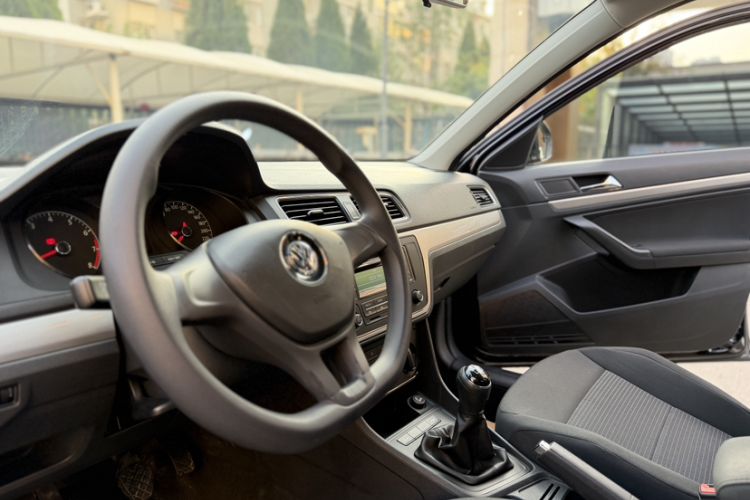 Used Volkswagen Lavida 2015 1.6L Manual Fashion Edition
