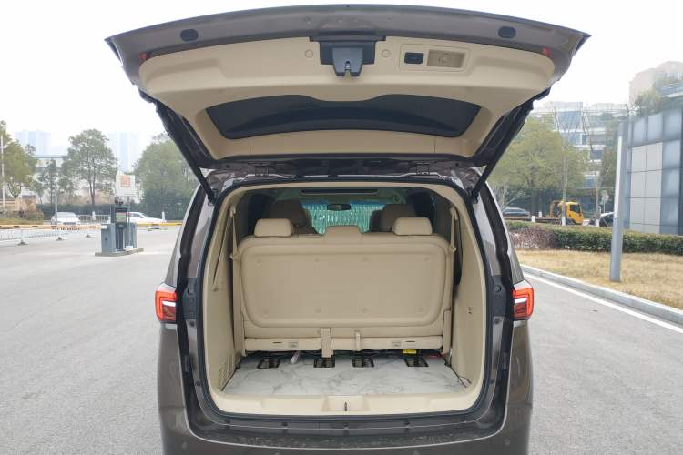 Used Buick GL8 2023 Facelifted Land Cruiser Executive Luxury Version