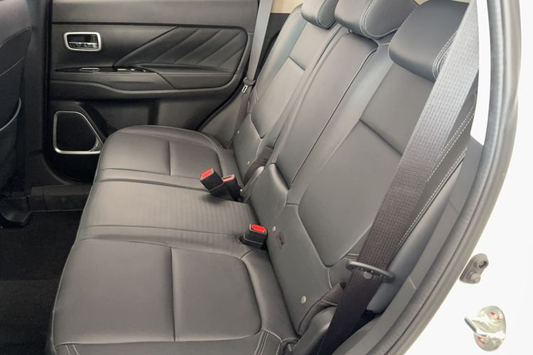 Used Mitsubishi Outlander 2019 2.4L 4x4 Zhi Xiang Edition 5 Seats China VI Standard
