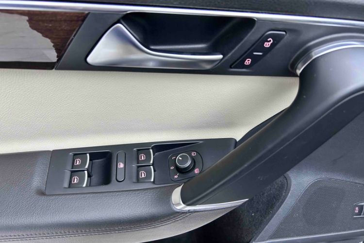 Used Volkswagen Magotan 2013 3.0 FSI Flagship Model
