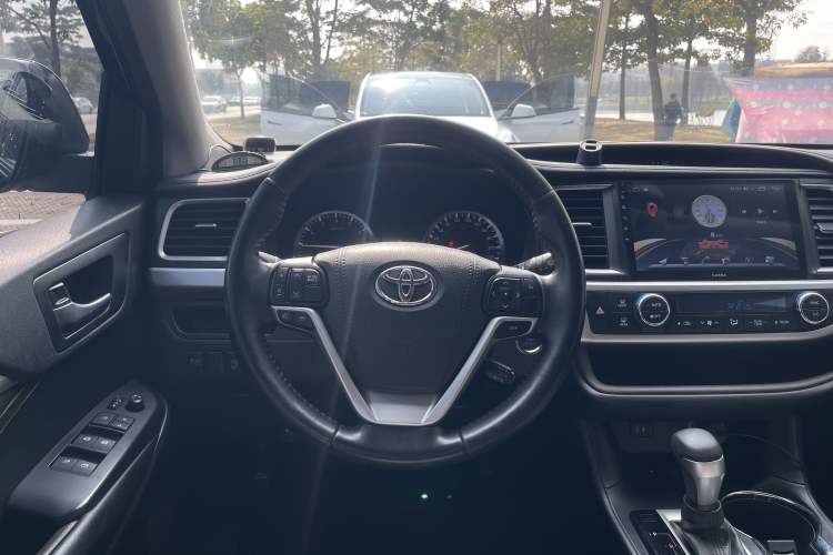 Used Toyota Highlander 2015 2.0T Four-Wheel Drive Luxury Edition 7-Seater
