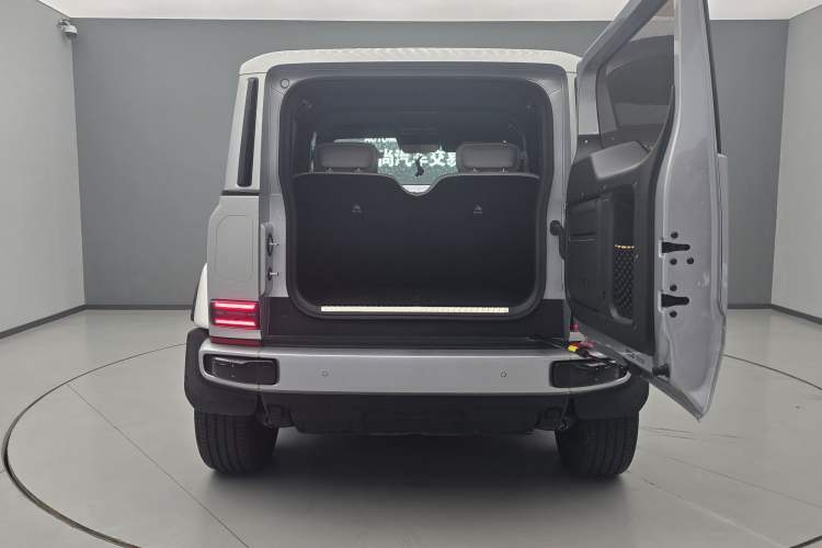 Used  V23 2025 401 Two-Wheel Drive Intelligent Driving Version
