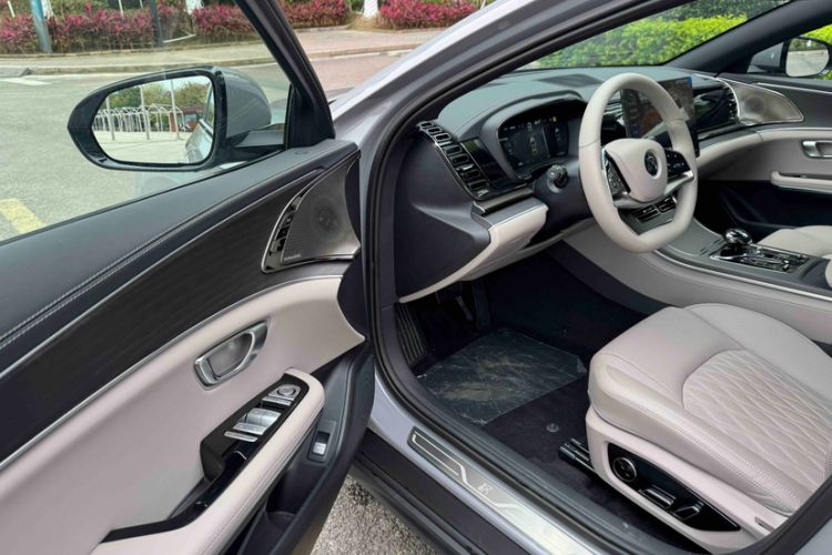 Used BYD Han 2025 DM-i Intelligent Driving Edition 125KM LiDAR Flagship Model
