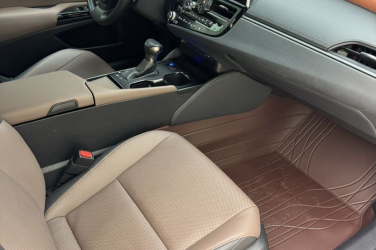 Used Lexus ES 2022 200 Excellence Edition
