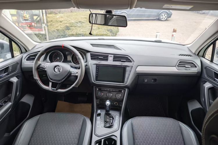 Used Volkswagen Tiguan L 2020 330TSI Automatic Two-Wheel Drive Luxury Edition China VI Standard
