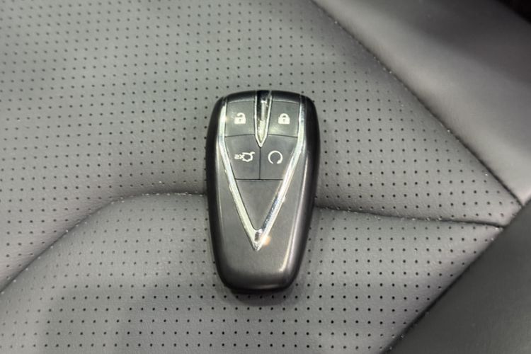 Used Changan UNI-V 2024 1.5T High-Energy Version
