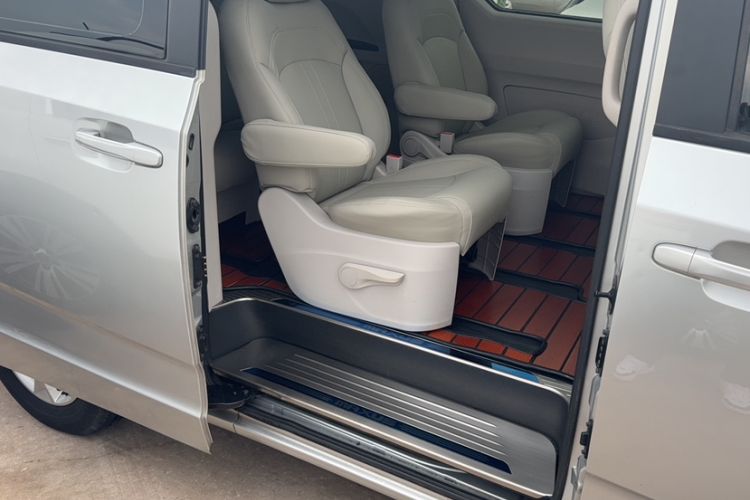 Used SAIC MAXUS G10 2015 2.0T Automatic Anniversary Edition
