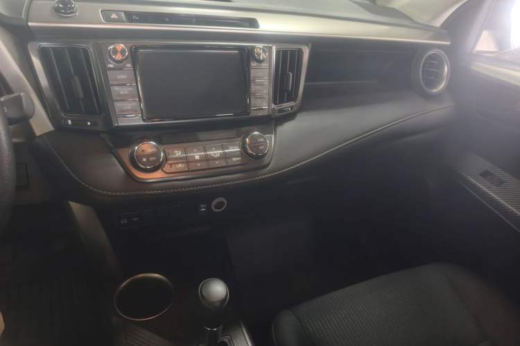 Used Toyota RAV4 2015 2.0L CVT Two-Wheel Drive Fashion Edition
