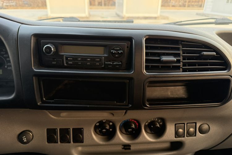 Used JMC Transit 2017 2.8T Commercial Version Short Wheelbase Mid-Roof 6/7/8-Seater JX493
