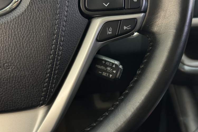 Used Toyota Highlander 2018 2.0T Four-Wheel Drive Luxury Version 7 Seats China VI Standard
