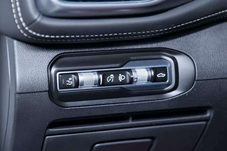 Used  Horizon 2024 415 km Two-Wheel-Drive Science & Innovation Edition
