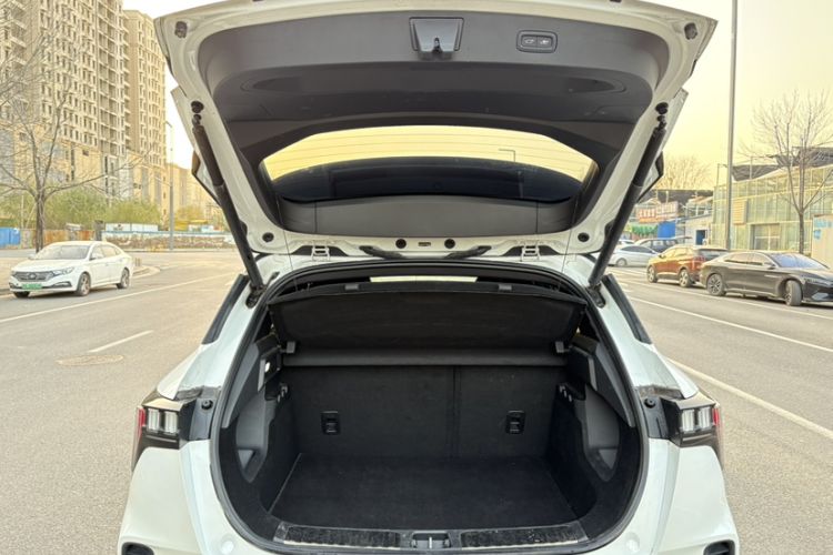 Used Lynk & Co 06 2023 Remix 1.5T Dynamic Halo
