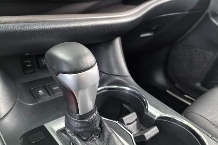 Used Toyota Highlander 2018 2.0T Four-Wheel Drive Prestige Version 7 Seats China V Emission Standard
